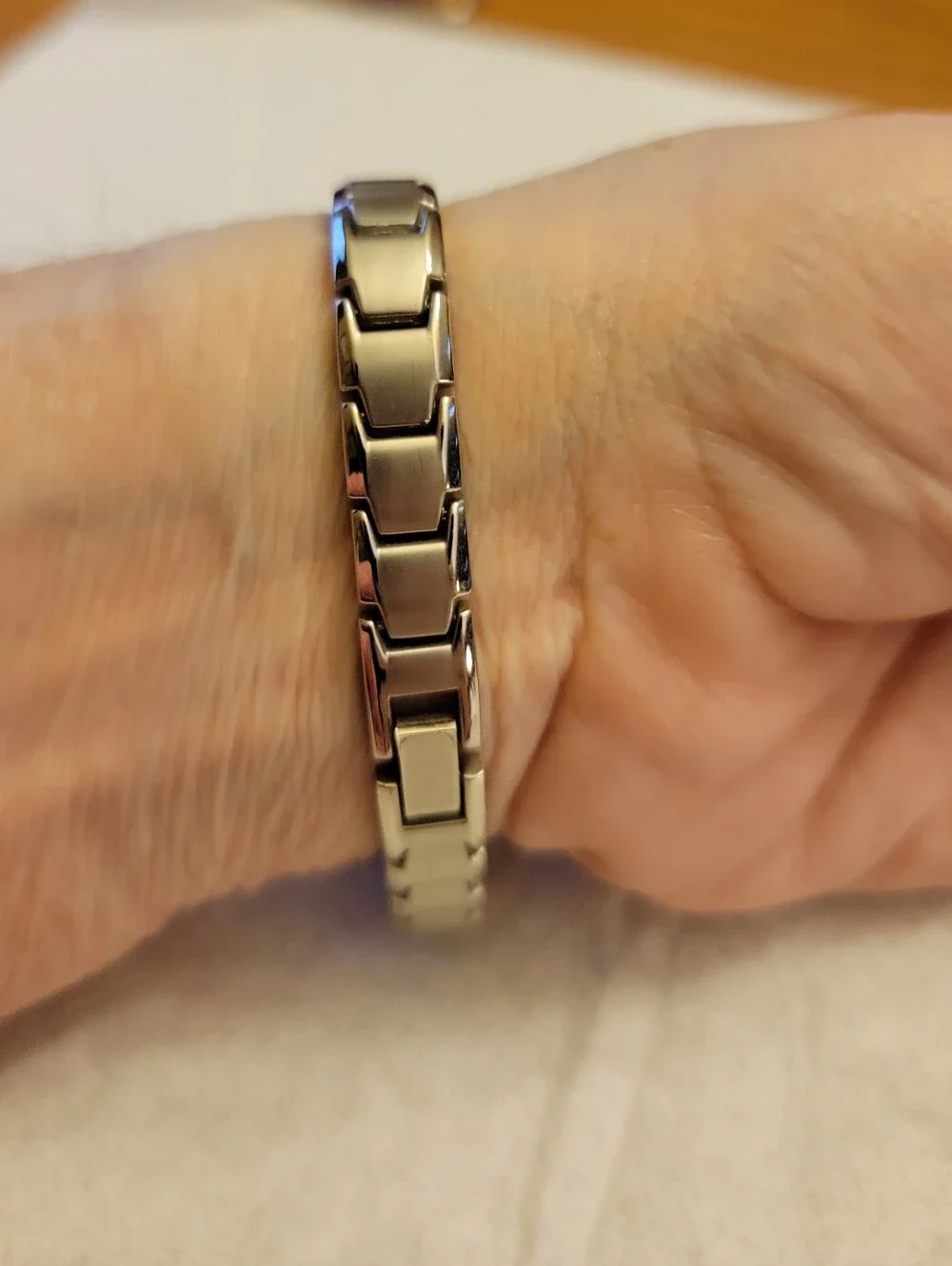 Like New- Gucci Quartz Women's Watch